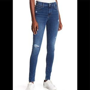 Levi's 720 Hi-Rise Super Skinny Jeans ripped